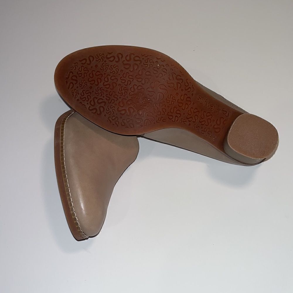 Vintage Nwot Softwalk tan leather 3” heel mules/ clogs - Picture 4 of 6